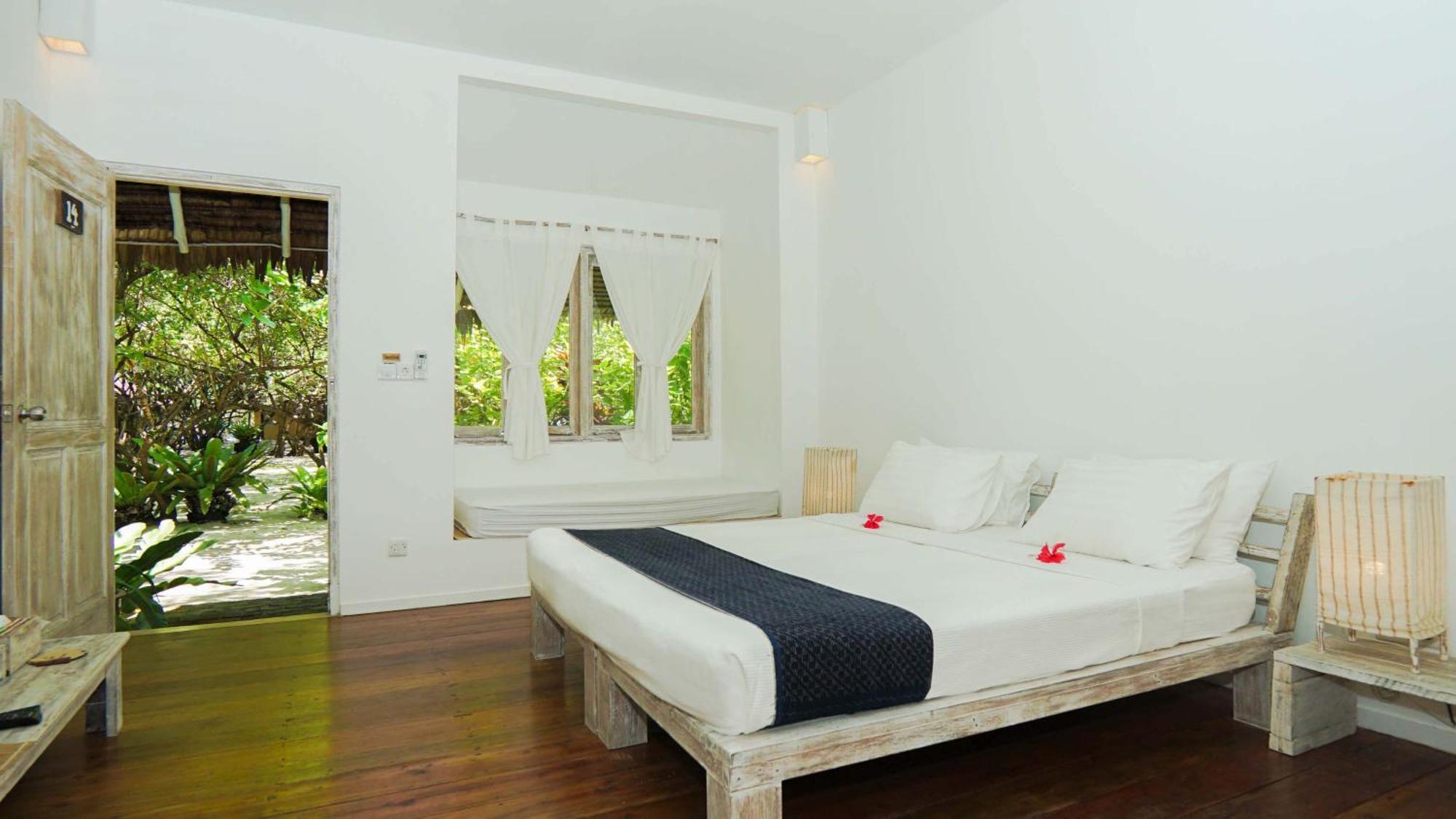 Trikora Beach Club And Resort Teluk Bakau Exterior photo