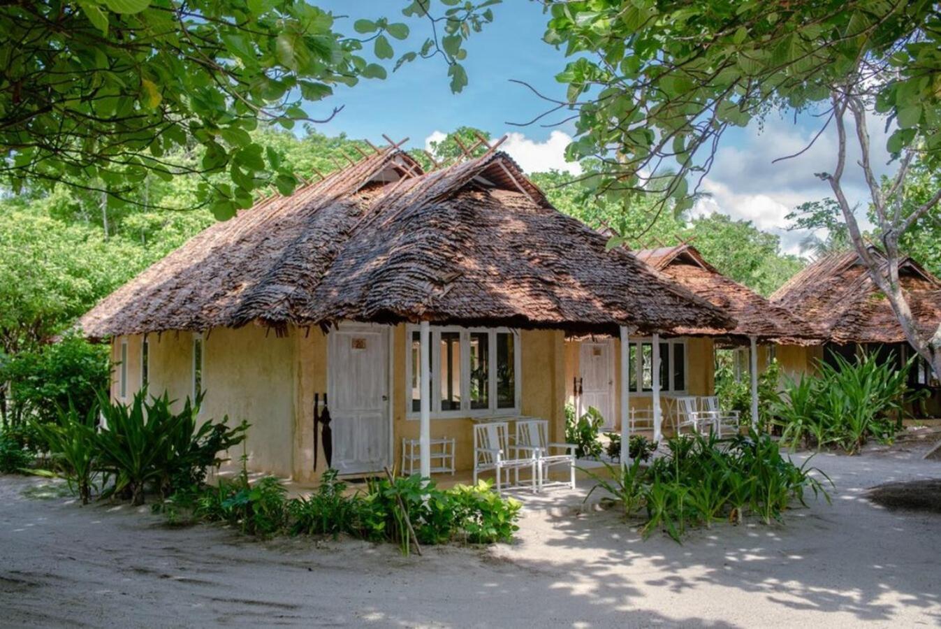 Trikora Beach Club And Resort Teluk Bakau Exterior photo