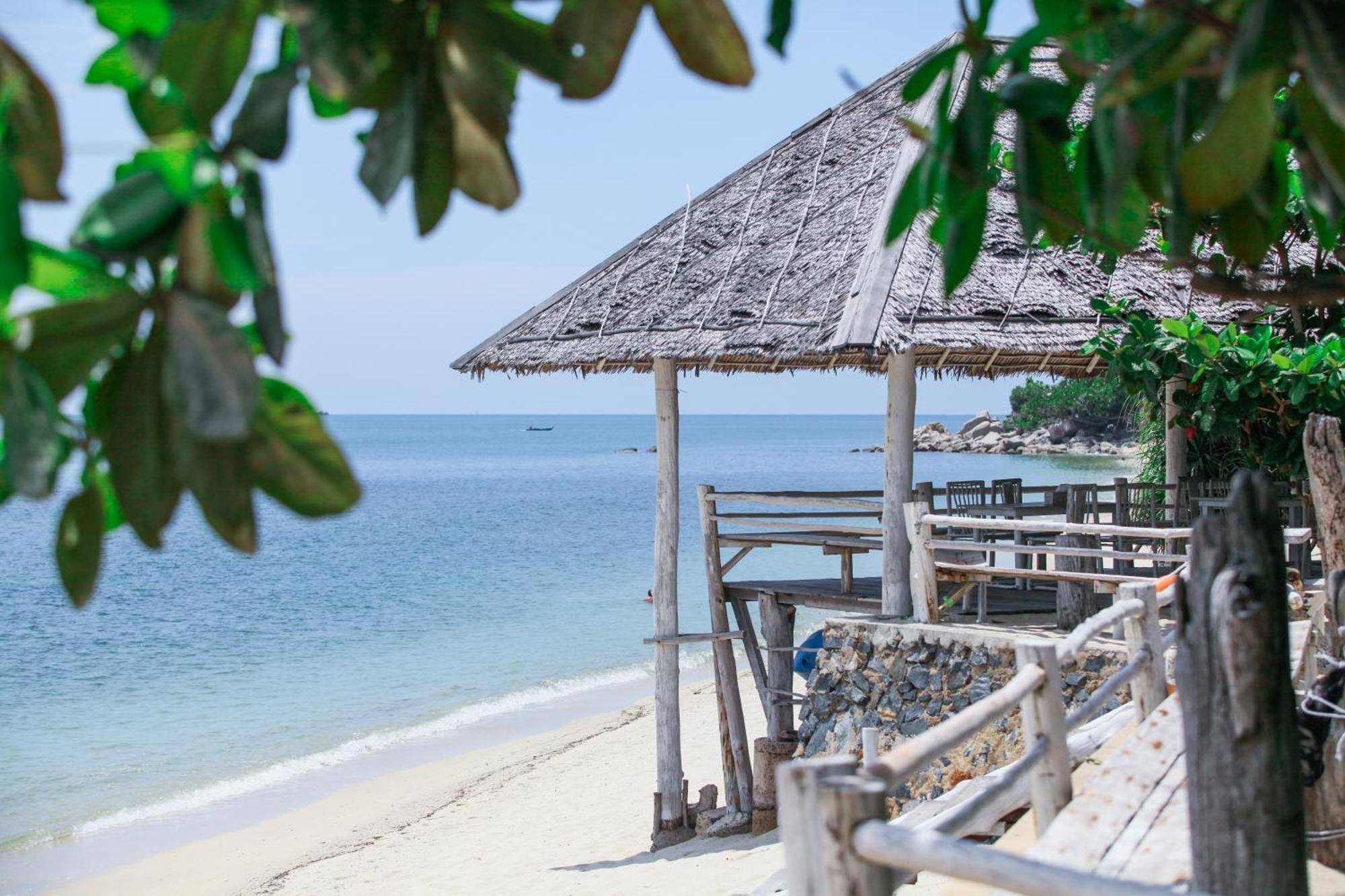 Trikora Beach Club And Resort Teluk Bakau Exterior photo