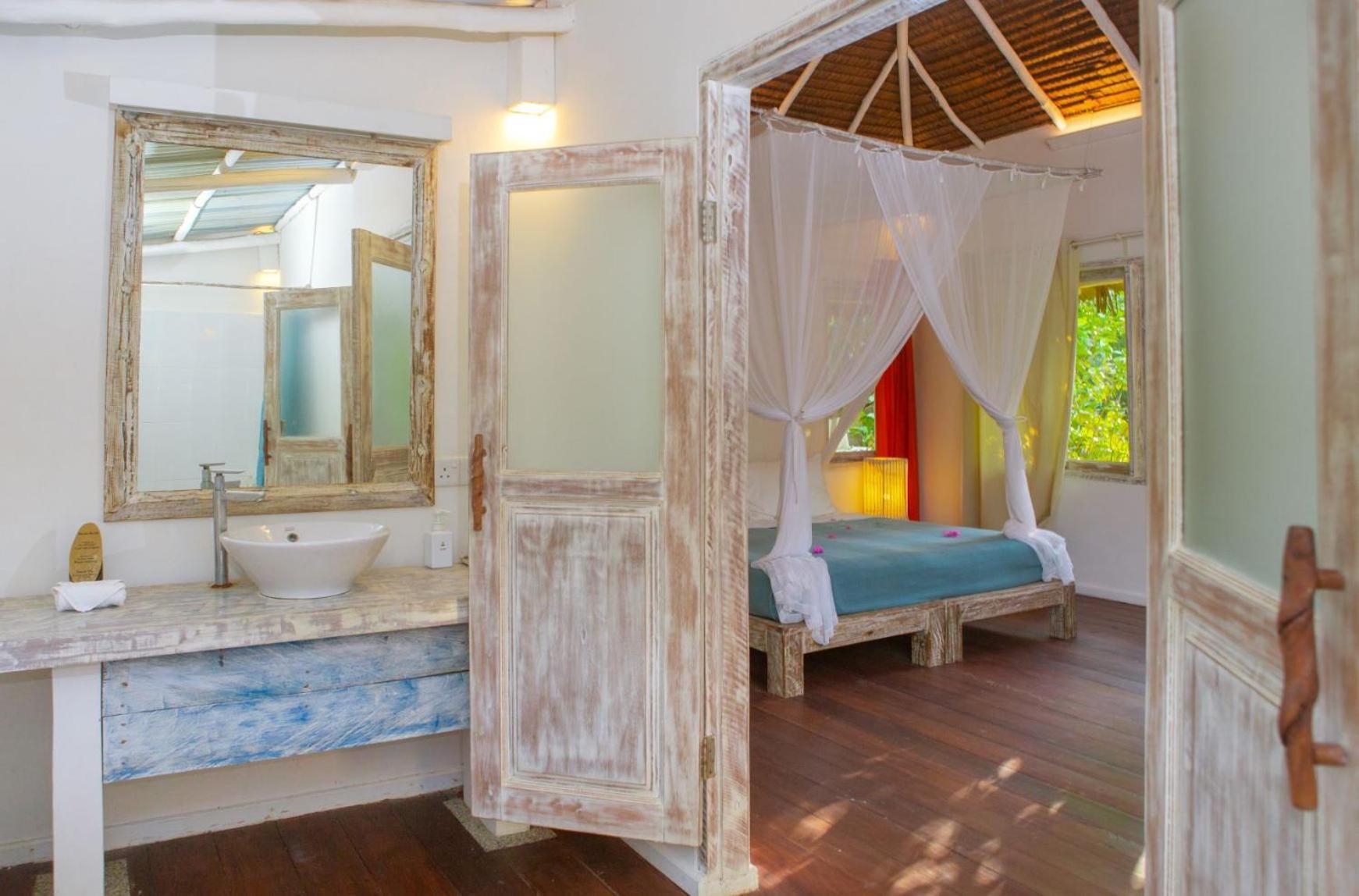 Trikora Beach Club And Resort Teluk Bakau Exterior photo