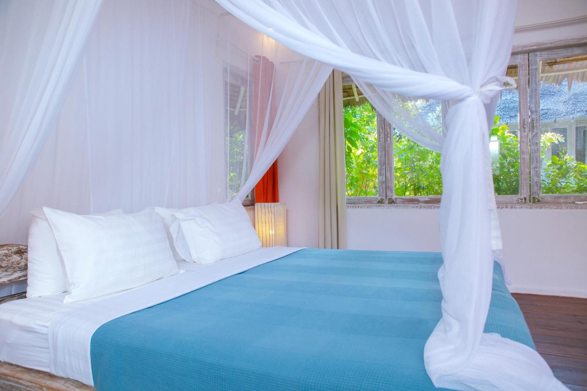 Trikora Beach Club And Resort Teluk Bakau Exterior photo