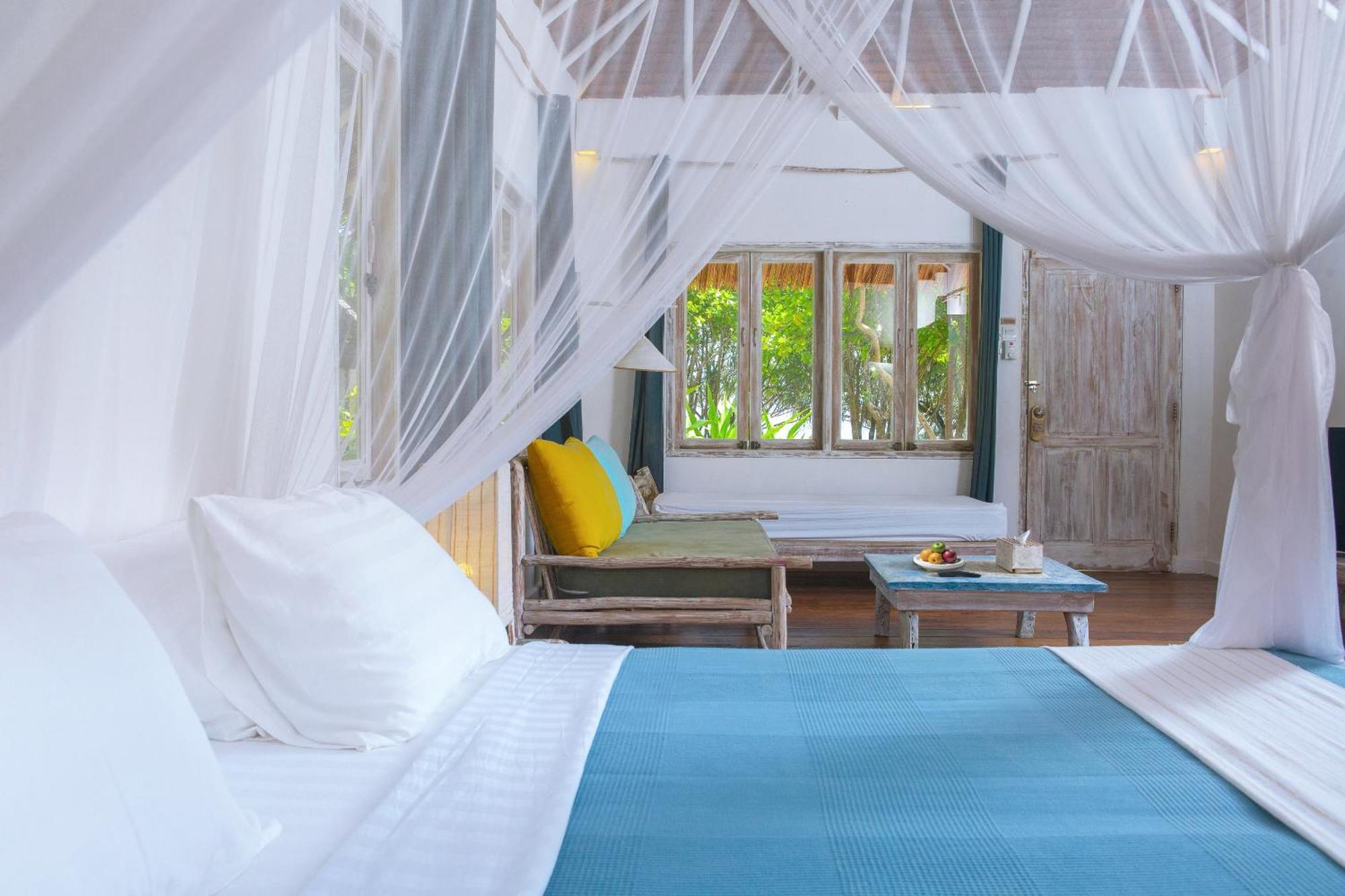 Trikora Beach Club And Resort Teluk Bakau Exterior photo
